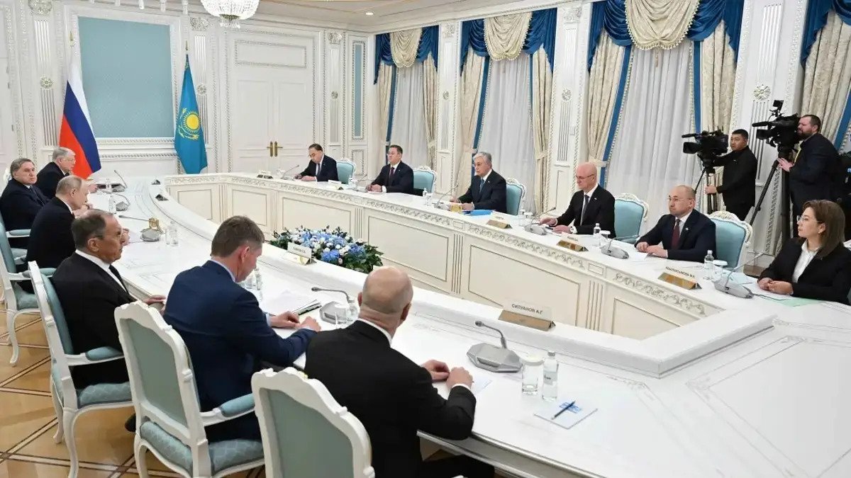 Kazakh, Russian presidents holds talks in narrow format
