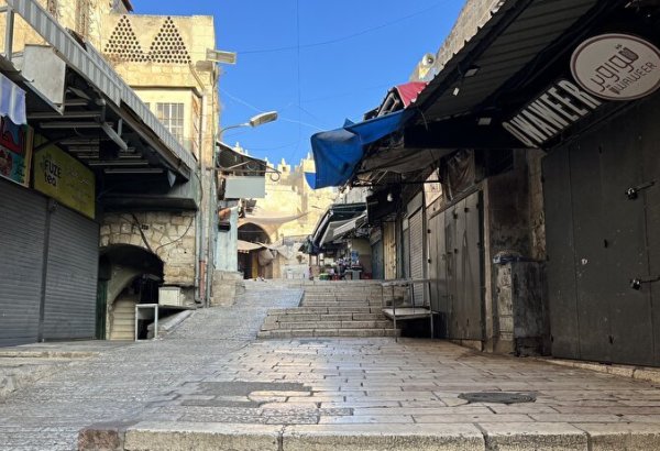 İsrail polisinin kısıtlamaları nedeniyle Kudüs sokakları boş kaldı