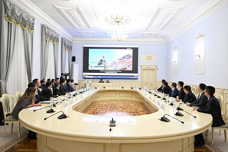Глава Кабмина КР принял представителей китайской корпорации «Цзыцзинь»