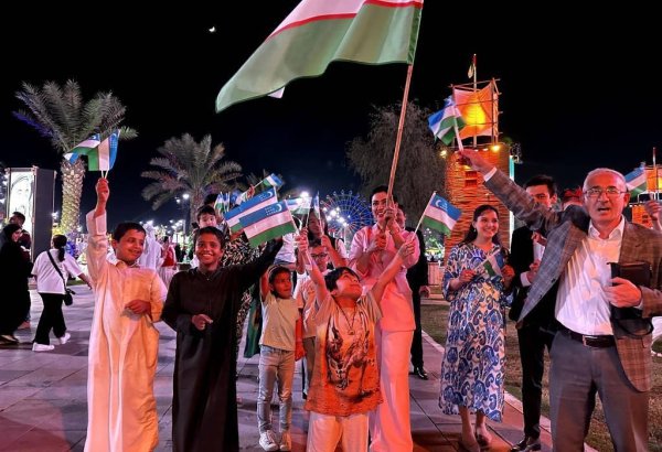 На фестивале шейха Заида в ОАЭ праздновали день принятия флага Узбекистана