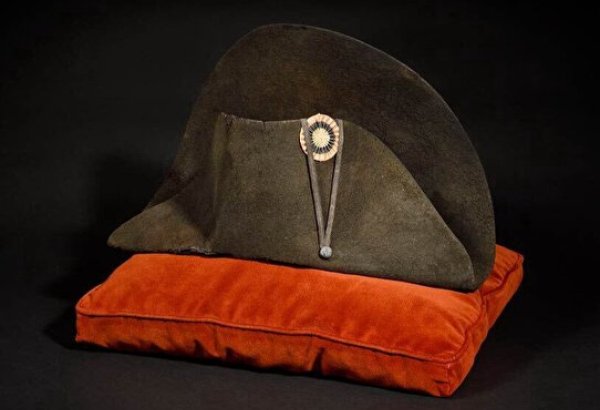 Napolyon’un şapkası 1.9 milyon euroya satıldı