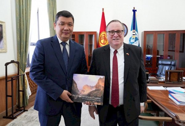 Мэр Бишкека и посол США в КР обсудили реализацию программы культурных и образовательных обменов