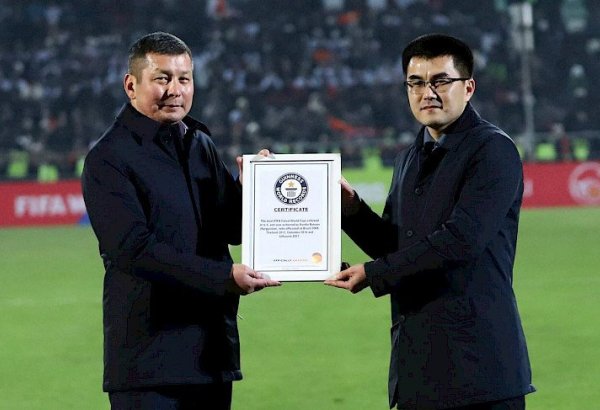 Qırğızıstanlı hakim Nurdin Bukuev Ginnesin Rekordlar Kitabından sertifikat alıb