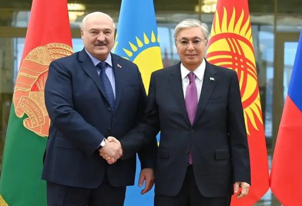 Tokayev arrives at Independence Palace in Minsk