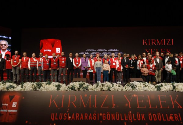Türk Kızılayı'nın "Kırmızı Yelek Uluslararası Gönüllülük Ödülleri" sahiplerine verildi