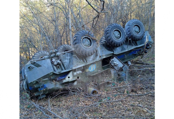 БТР российских миротворцев упал в ущелье в Ханкенди, есть погибший и пострадавшие