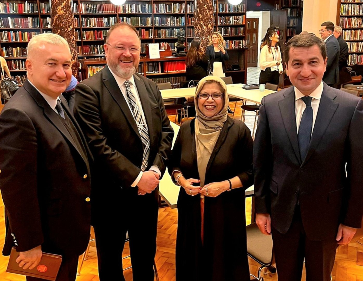 Хикмет Гаджиев встретился с представителями парламента Великобритании
