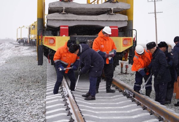 Kazakistan, Çin’e yeni demir yolu inşa etmeye başladı