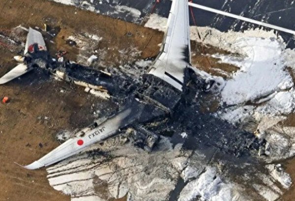 Japonya'daki havalimanı faciasının izleri: Yolcu uçağının yok olan hali kameralara yansıdı