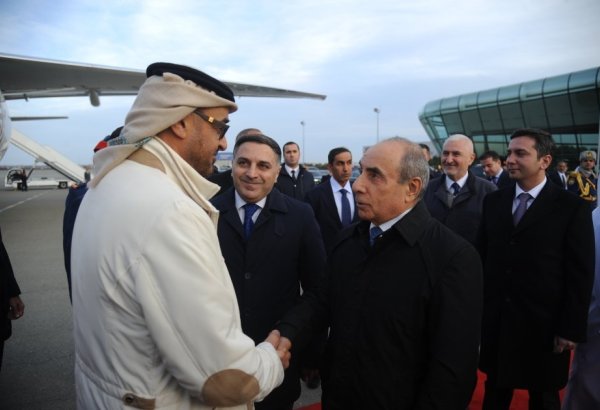Президент Объединенных Арабских Эмиратов прибыл с официальным визитом в Азербайджан