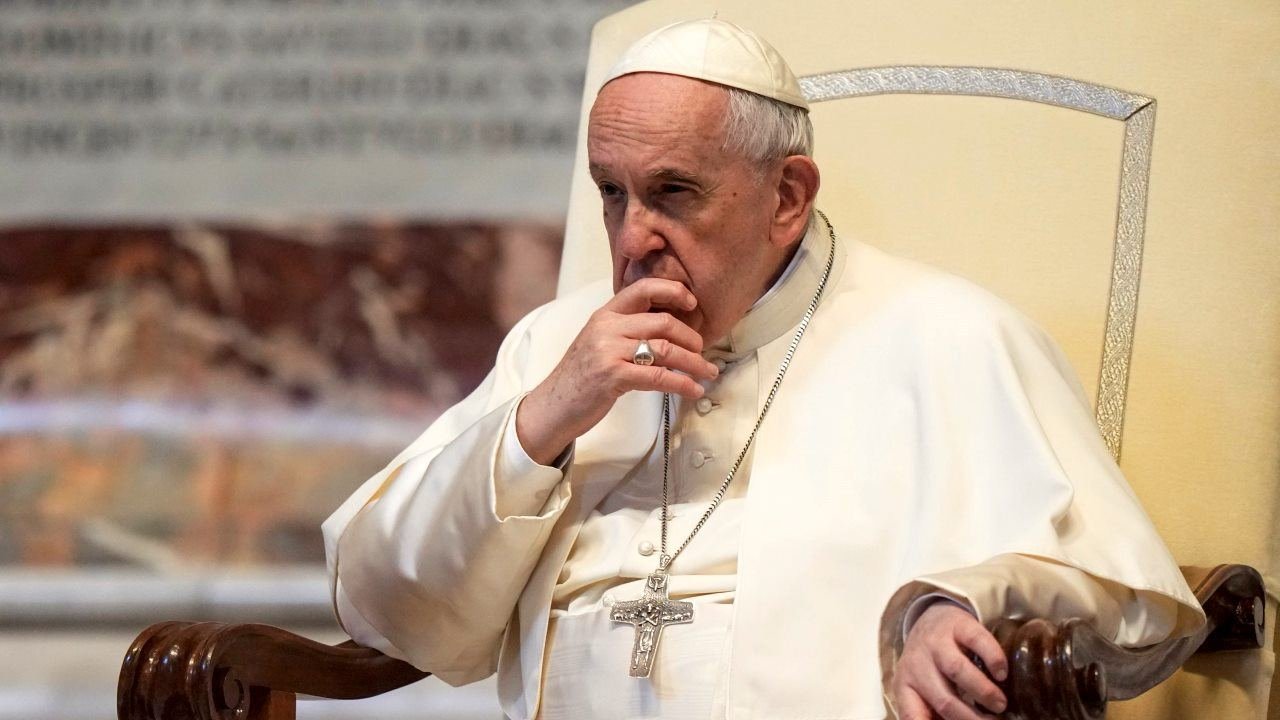 Papa Fransisk Qəzzada dərhal atəşkəs tələbini təkrarladığını bildirib