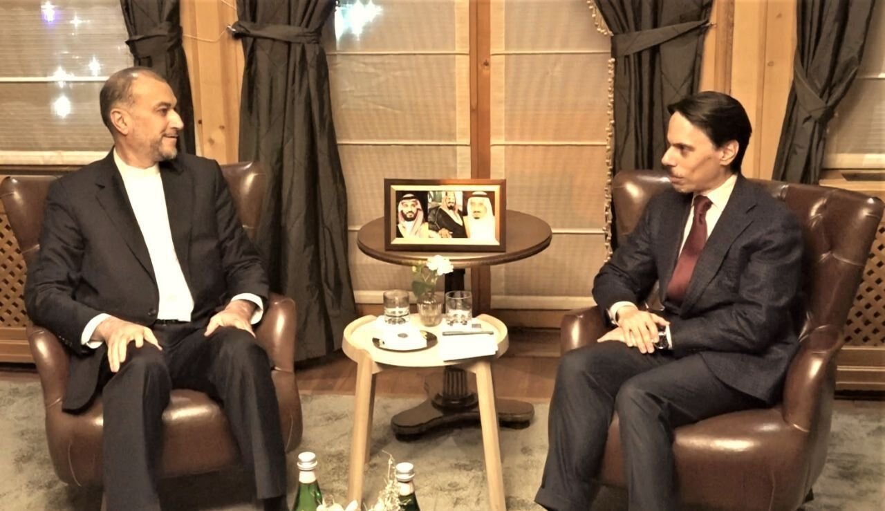 Iran FM meets Saudi, British counterparts in Davos