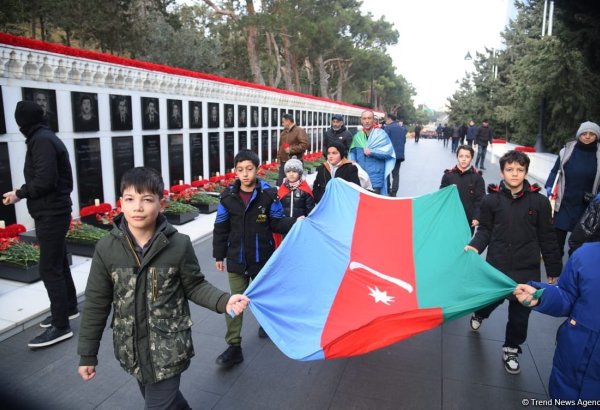 Azerbaijani people honor blessed memory of victims of January 20 tragedy
