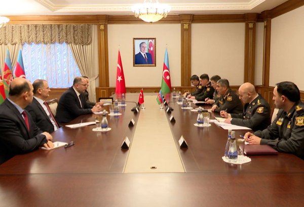 Закир Гасанов встретился с ректором Национального университета обороны Турции