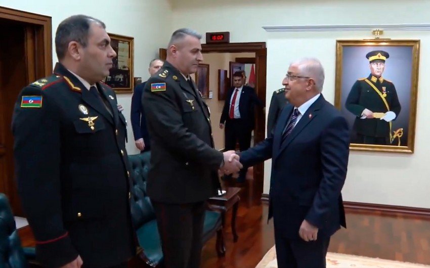 Яшар Гюлер встретился с азербайджанскими генералами