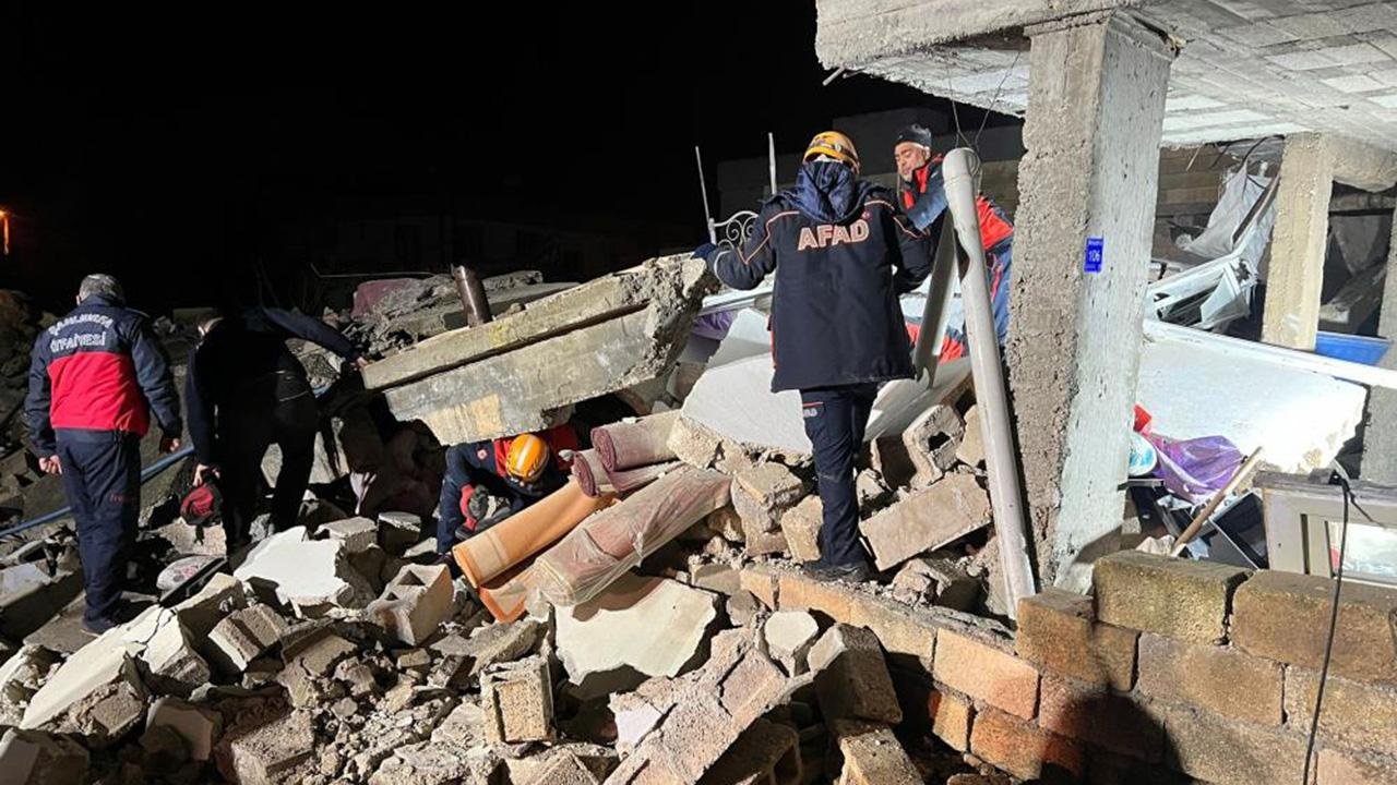 Şanlıurfada iki mərtəbəli evin çökməsi nəticəsində iki nəfər ölüb