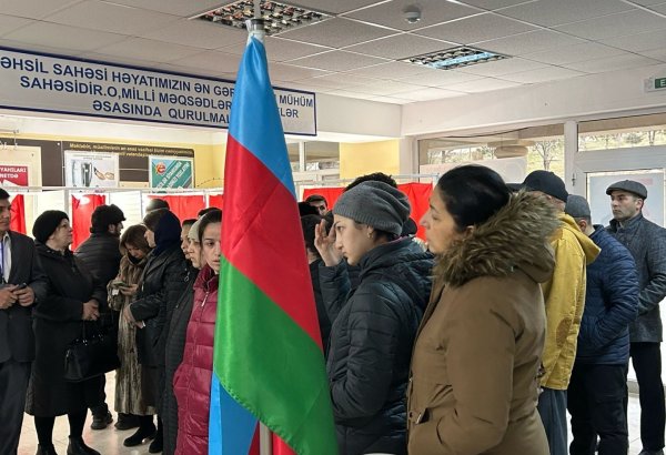 Azerbaijan's Surakhani district sees influx of voters to polling stations