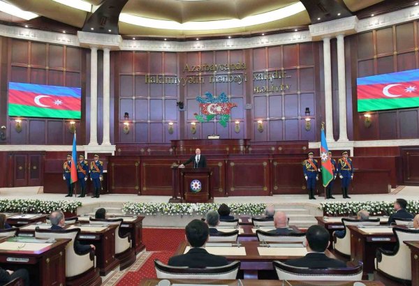 Azerbaycan Cumhurbaşkanı Aliyev yemin ederek görevine başladı