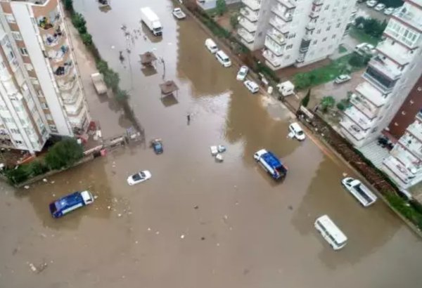 Antalyada leysan yağışları zamanı üç mindən çox bina su altında qalıb