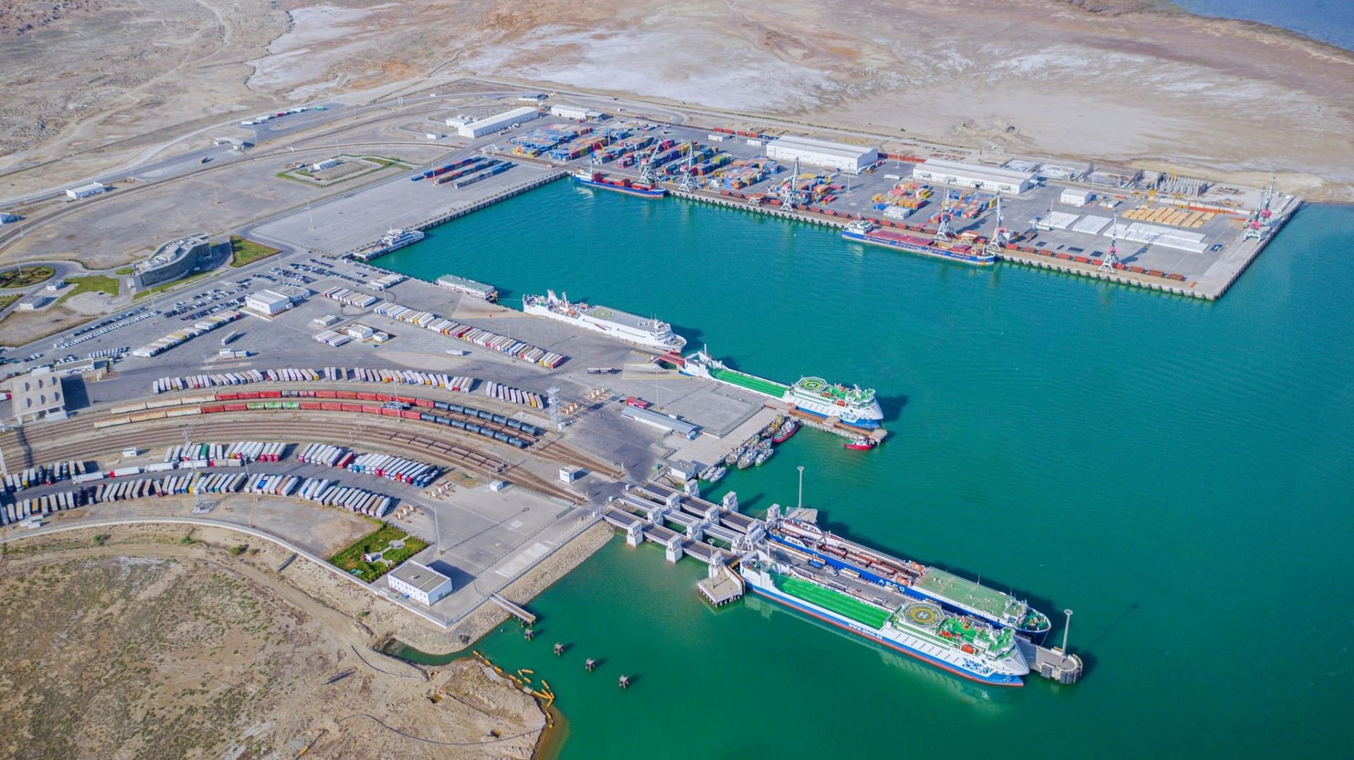 Azerbaijan discloses number of domestic registered ports and port facilities
