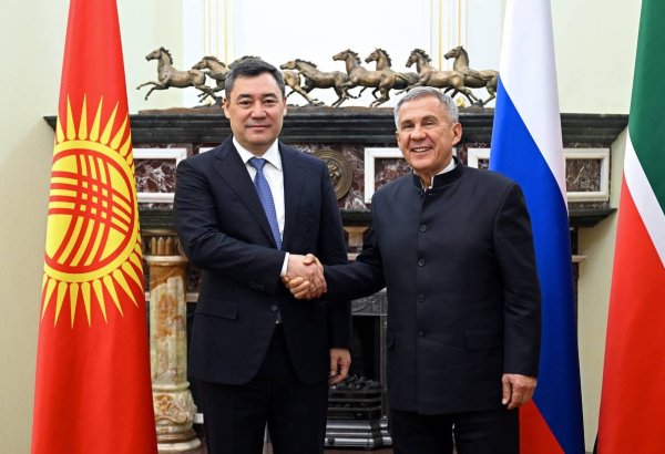 Tataristan'da Kırgızistan Cumhurbaşkanı Caparov'a "Devlet Dostluk Nişanı" verildi