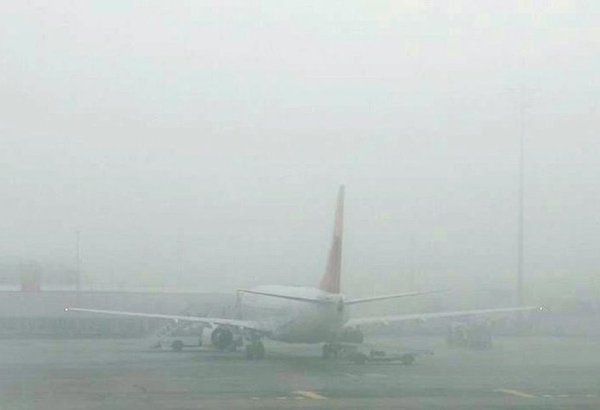 Qatı duman İstanbul aeroportunda uçuşlara mane oldu