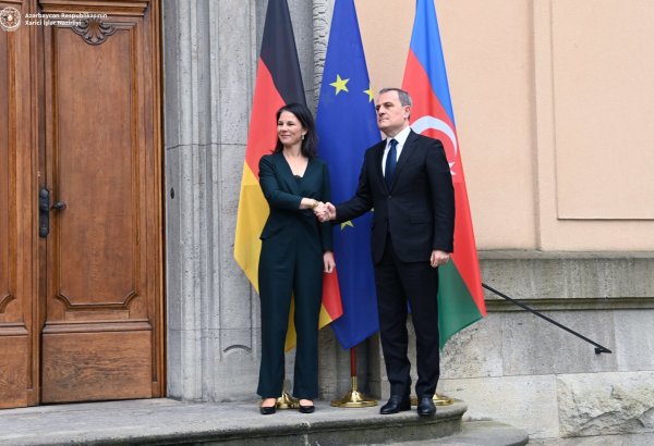 German, Azerbaijani FMs hold meeting