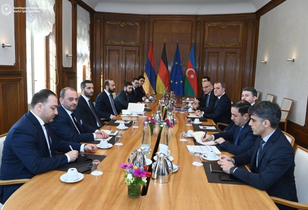 Проходит второй день встречи глав МИД Азербайджана и Армении