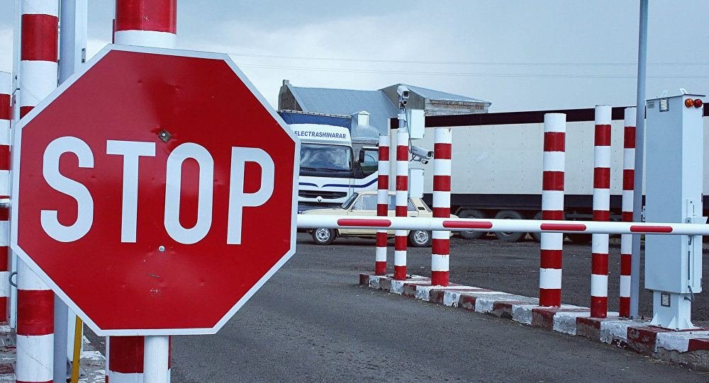 China to temporarily close road checkpoints on border with Kazakhstan