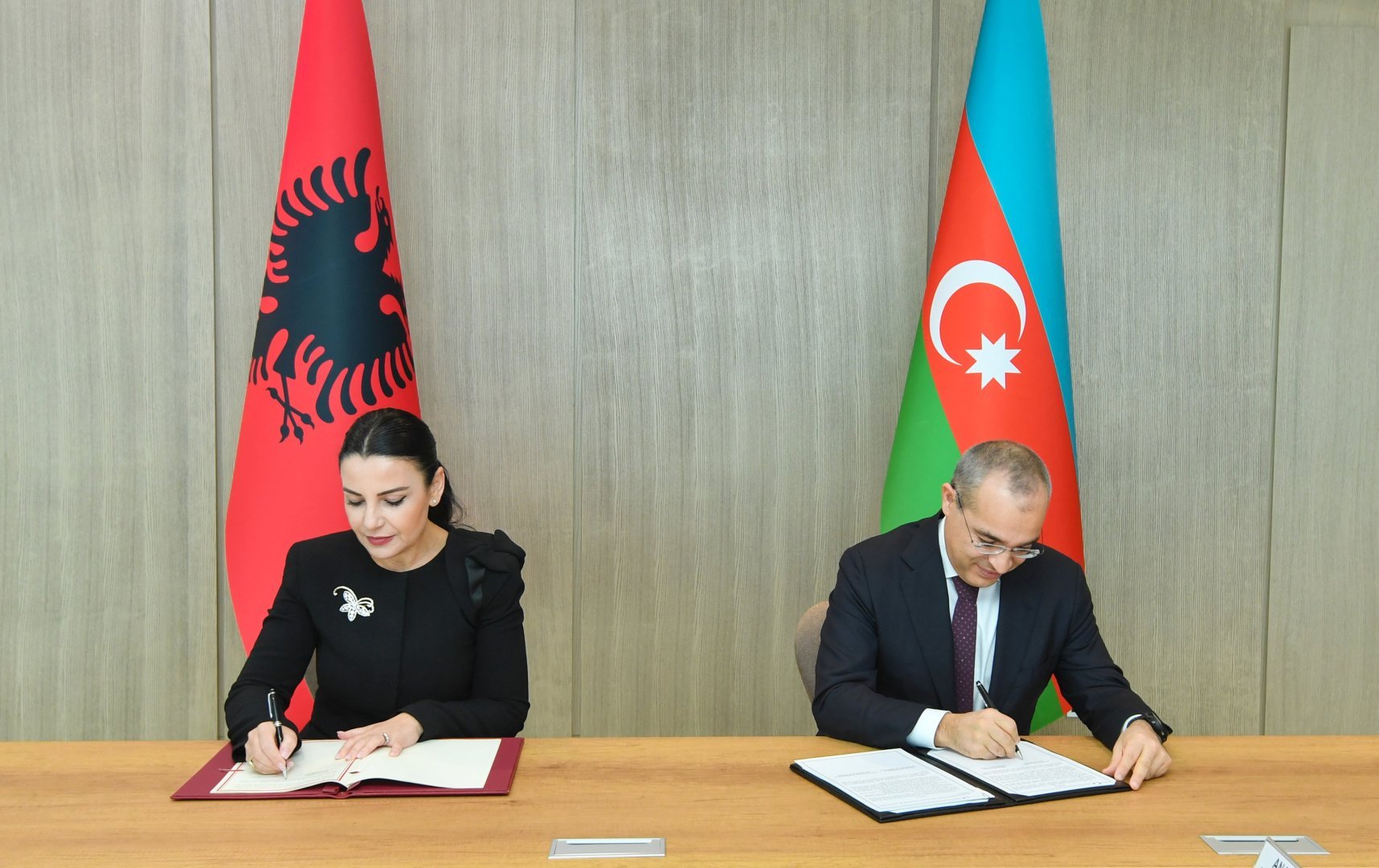 Azerbaijan and Albania sign economic co-op agreement