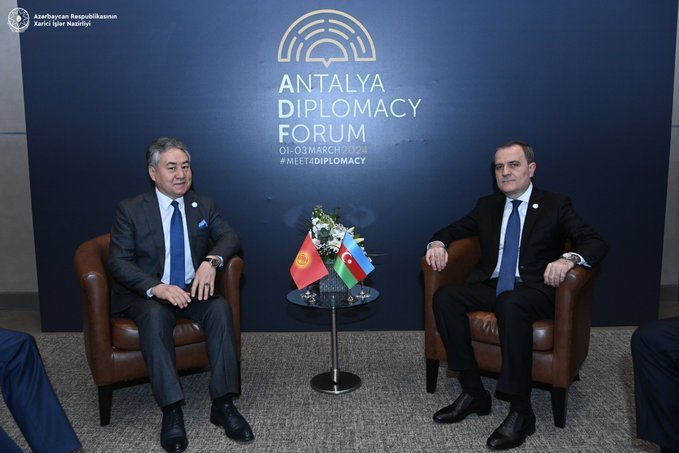 Azerbaijani, Kyrgyz FMs discuss expansion of bilateral cooperation
