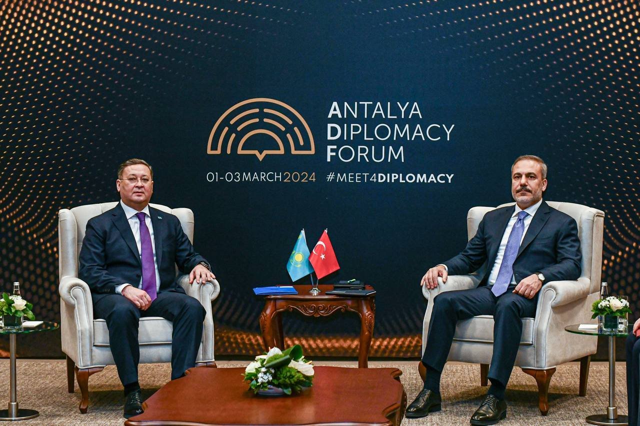 Kazakh, Turkish FMs discuss prospects of bilateral co-op