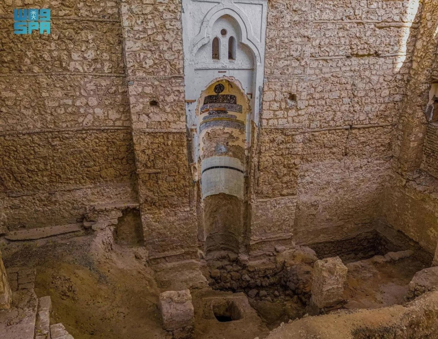 Səudiyyədə 1200 illik qədim məscidin yeni qalıntıları aşkar edilir