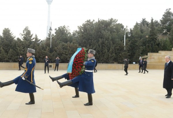 President of Kazakhstan visits Alley of Martyrs in Baku