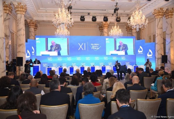 XI Глобальный Бакинский Форум продолжает второй день работы панельными заседаниями