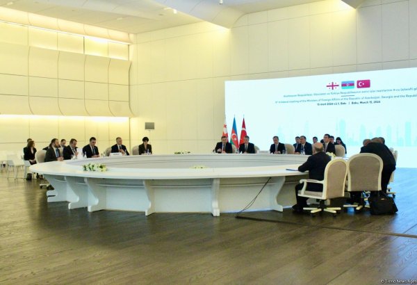 В Баку проходит девятая трехсторонняя встреча глав МИД Азербайджана, Турции и Грузии