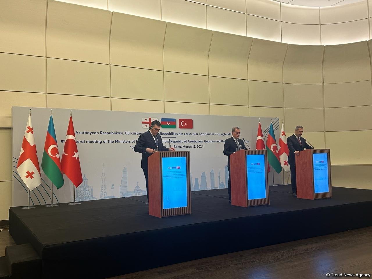 Проходит совместная пресс-конференция глав МИД Азербайджана, Турции и Грузии