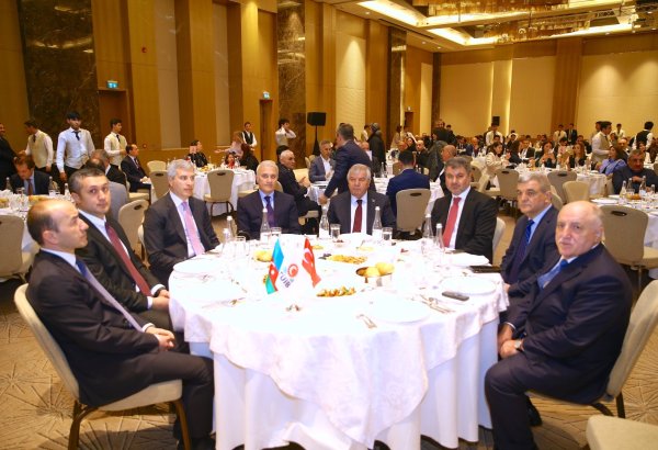Türkiye-Azerbaycan İş Adamları ve Sanayiciler Birliği, Bakü'de iftar programı düzenledi