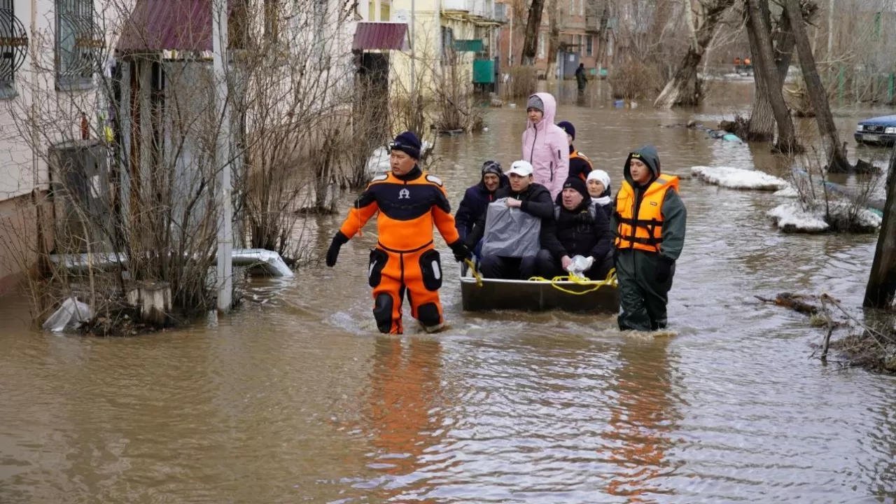 Qazaxıstanda daşqınlar başlayandan 75 mindən çox insan xilas edilib, 3,7 min ev suyun altında qalıb