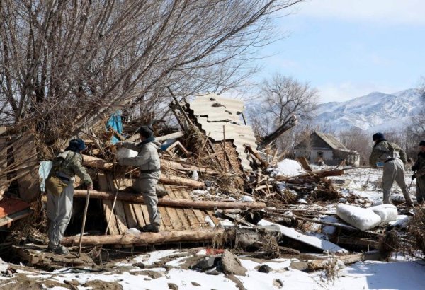 Kazakistan'da taşkın nedeniyle yaklaşık 1500 ev su altında kaldı