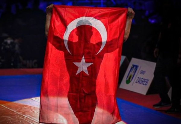 Milli güreşçiler, olimpiyat kotası için Bakü'de mindere çıkacak