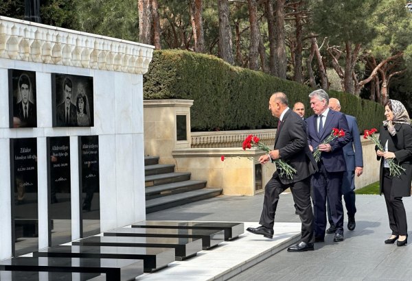 Head of Turkish Parliament Delegation to NATO PA visits Alley of Martyrs in Baku