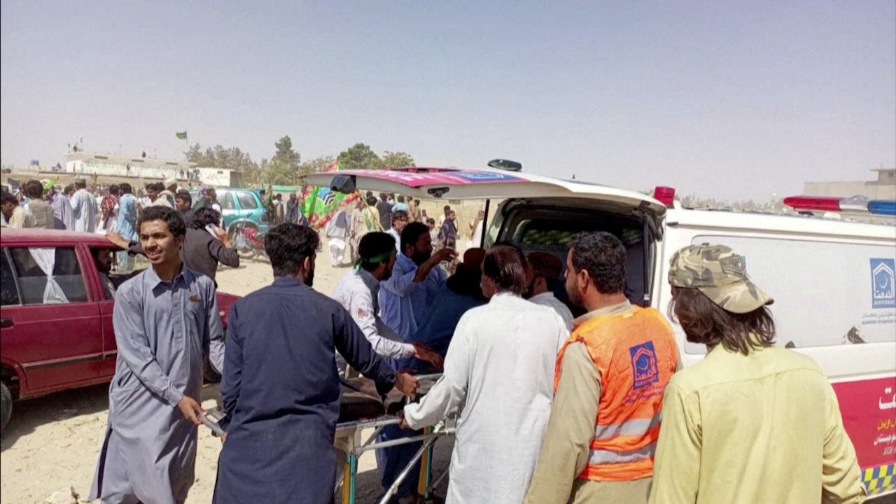 Pakistanda yol qəzasında 17 nəfər həyatını itirib