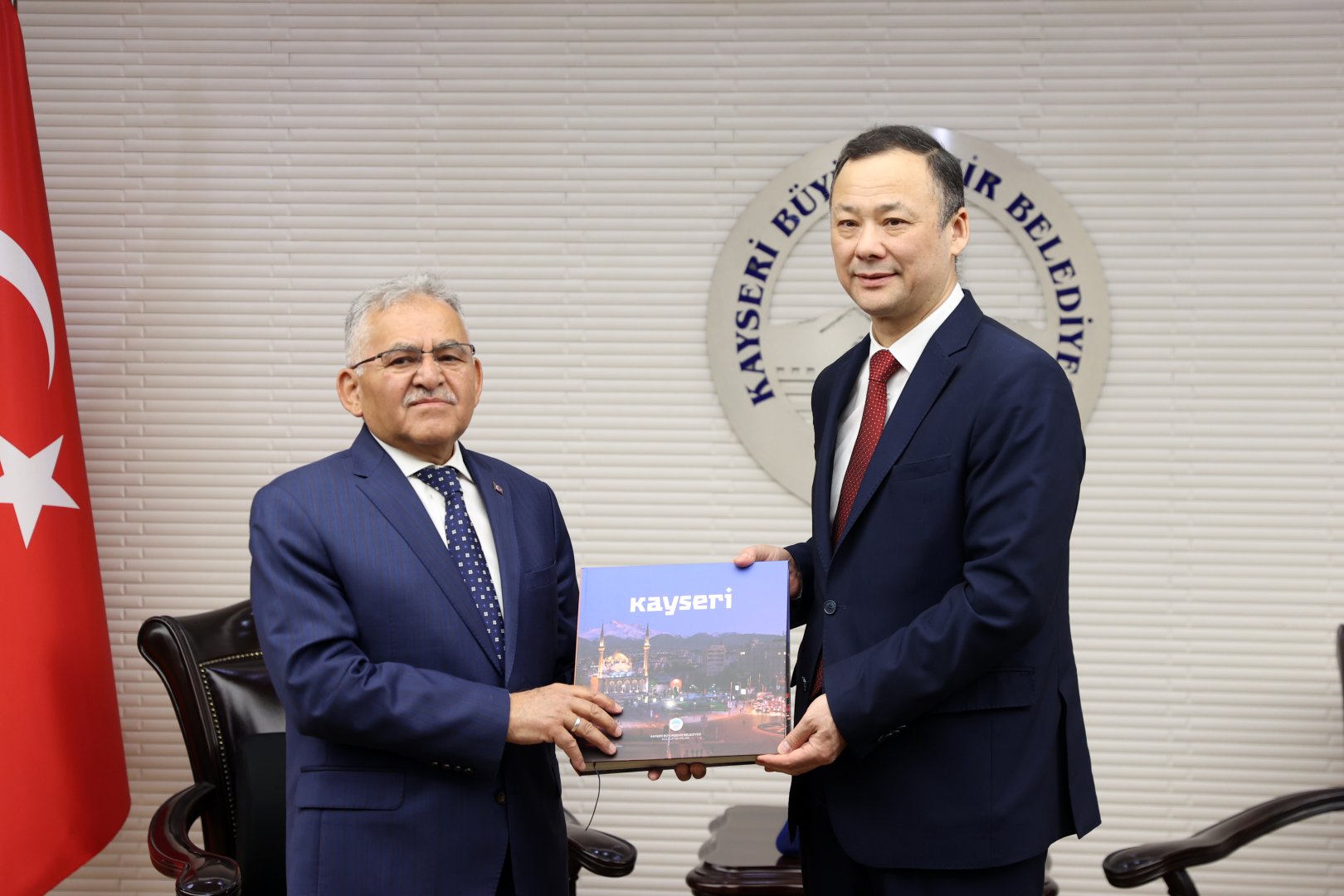 Kırgızistan'ın Ankara Büyükelçisi Kazakbaev Kayseri'de temaslarda bulundu