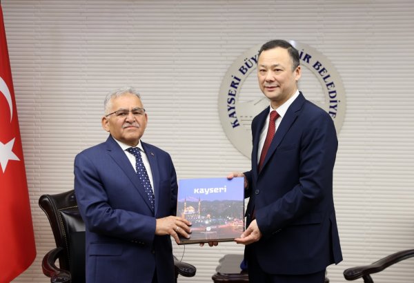 Kırgızistan'ın Ankara Büyükelçisi Kazakbaev Kayseri'de temaslarda bulundu
