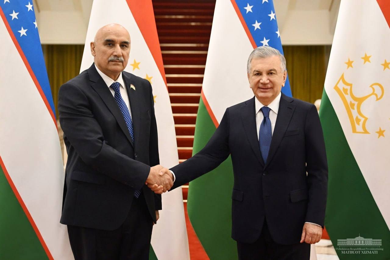 Президент Узбекистана встретился с председателем Палаты представителей парламента Таджикистана