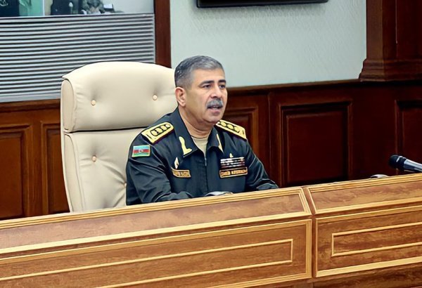 Министр обороны Азербайджана встретился с руководящим составом Сухопутных войск
