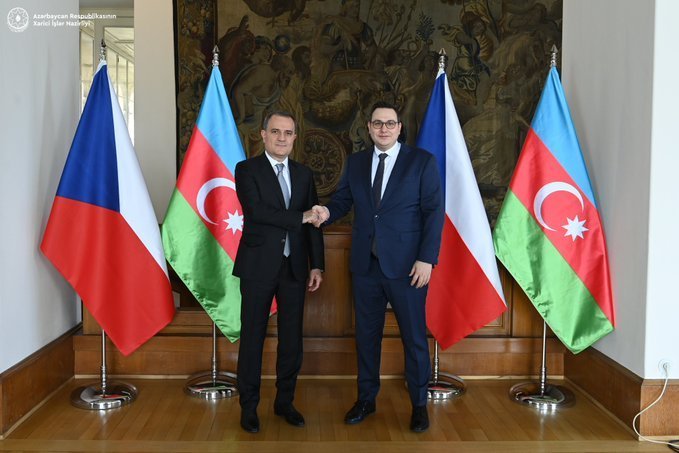 Состоялась встреча глав МИД Азербайджана и Чехии
