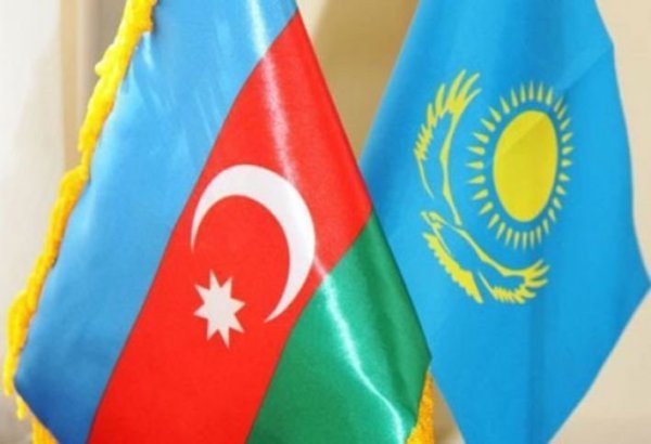 Azərbaycan Qazaxıstana humanitar yardımla dolu 5 maşın göndərib