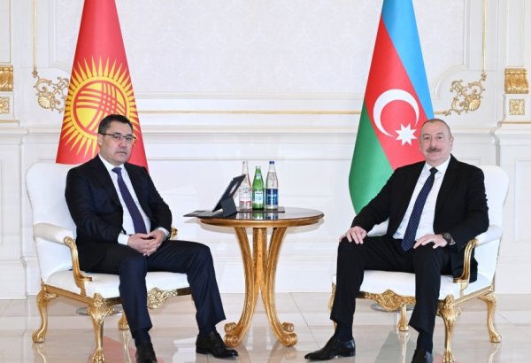 Началась встреча Президента Ильхама Алиева с Президентом Садыром Жапаровым в узком составе